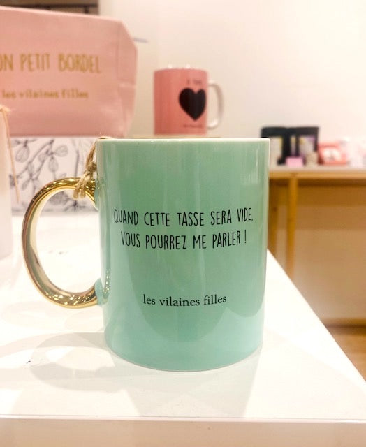 Quand cette tasse sera vide vous pourrez me parler