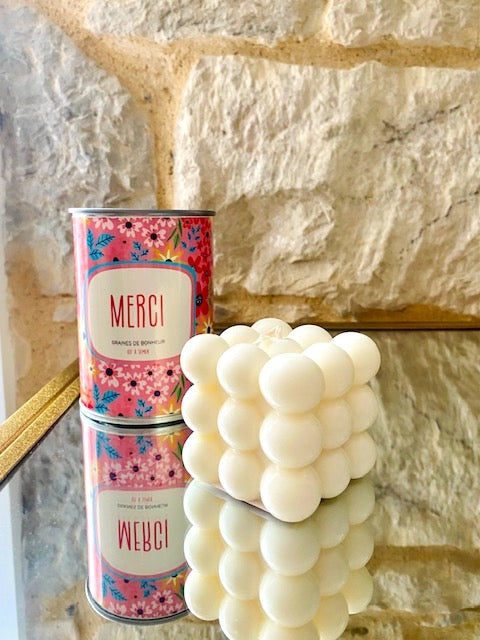 Des fleurs et des bougies