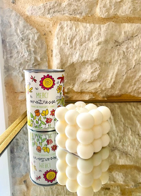 Des fleurs et des bougies